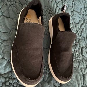 Vionic beach shoes (black)